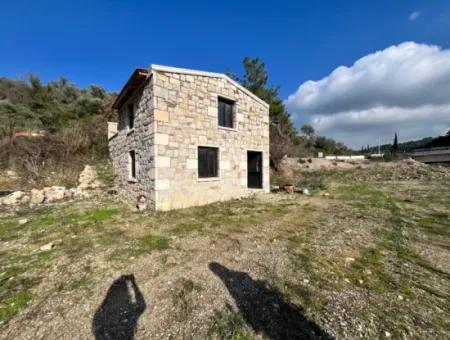 Stone House And Olive Grove In 1800 M² Plot In Seferihisar Kavakdere