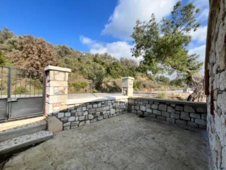 Stone House And Olive Grove In 1800 M² Plot In Seferihisar Kavakdere