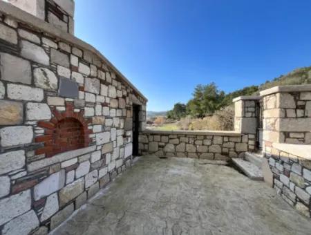 Stone House And Olive Grove In 1800 M² Plot In Seferihisar Kavakdere