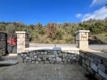 Stone House And Olive Grove In 1800 M² Plot In Seferihisar Kavakdere