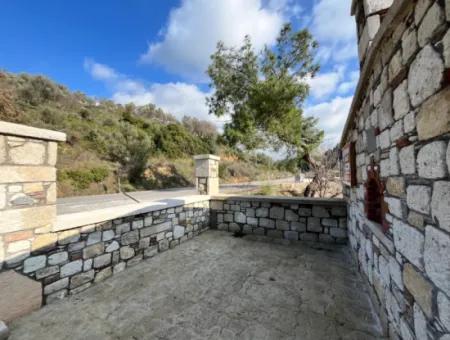 Stone House And Olive Grove In 1800 M² Plot In Seferihisar Kavakdere