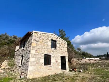 Stone House And Olive Grove In 1800 M² Plot In Seferihisar Kavakdere