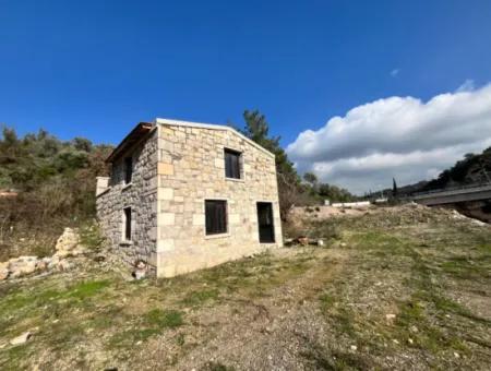 Stone House And Olive Grove In 1800 M² Plot In Seferihisar Kavakdere