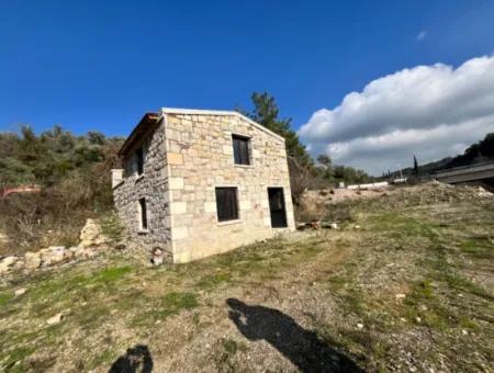 Stone House And Olive Grove In 1800 M² Plot In Seferihisar Kavakdere