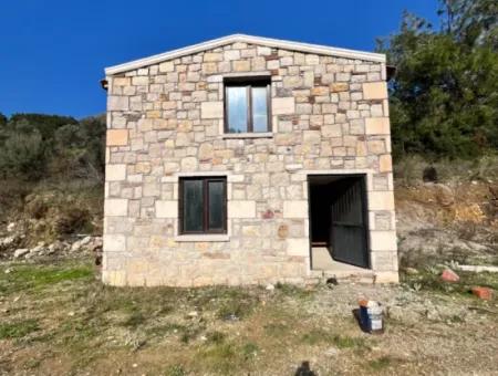 Stone House And Olive Grove In 1800 M² Plot In Seferihisar Kavakdere