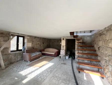 Stone House And Olive Grove In 1800 M² Plot In Seferihisar Kavakdere