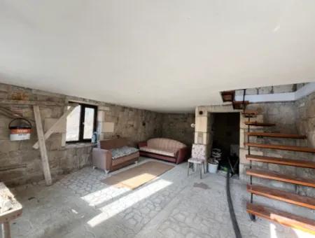 Stone House And Olive Grove In 1800 M² Plot In Seferihisar Kavakdere