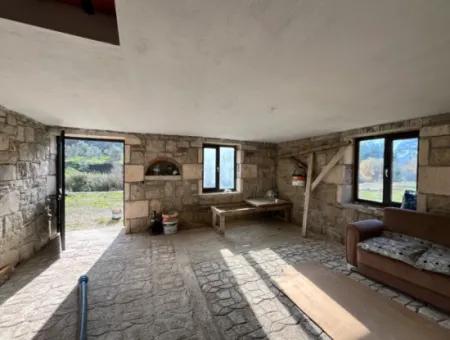 Stone House And Olive Grove In 1800 M² Plot In Seferihisar Kavakdere