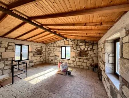 Stone House And Olive Grove In 1800 M² Plot In Seferihisar Kavakdere