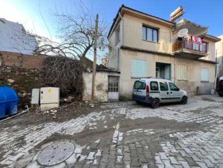 Land Zoned Near Mehmet İzdal Primary School In Seferihisar Hidirlik