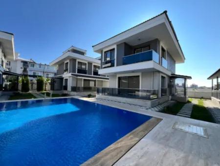 Fully Detached Villa With Pool And Ultra Luxury Villa In Seferihisar Çolakibrahimbey