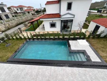 Detached, Pool, Comfortable Life In Seferihisar Hidirlik