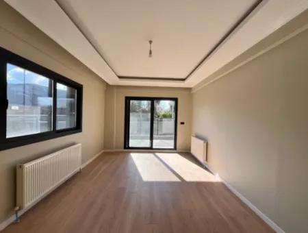 2 1 Brand New Apartment With Separate Kitchen In A Complex With Garden, Pool And Security In Seferihisar Camikebir Neighborhood