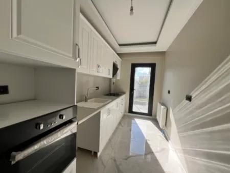 2 1 Brand New Apartment With Separate Kitchen In A Complex With Garden, Pool And Security In Seferihisar Camikebir Neighborhood