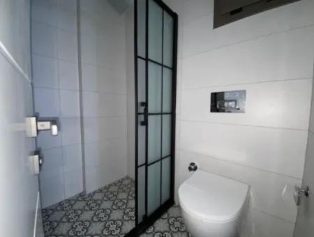 2 1 Apartment For Sale With En-Suite Bathroom In Seferihisar Hidirlik Neighborhood