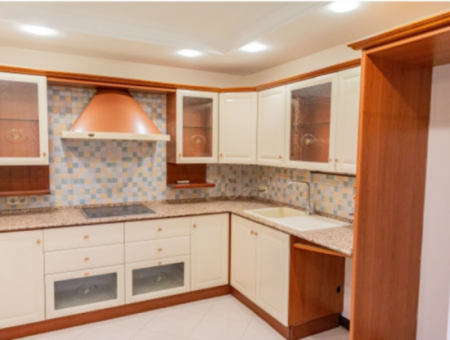 Apartment For Sale In Alsancak In Renovated Free Condition