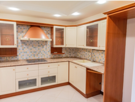 Apartment For Sale In Alsancak In Renovated Free Condition