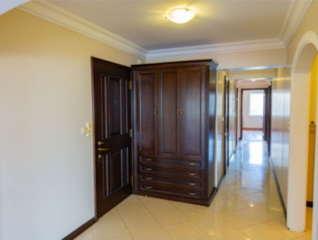 Apartment For Sale In Alsancak In Renovated Free Condition