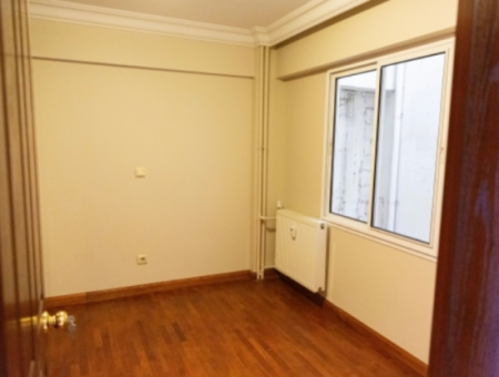 Apartment For Sale In Alsancak In Renovated Free Condition