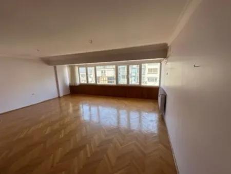 Spacious With Fully Renovated Mezrat Elevator On The Street In Güzelyali