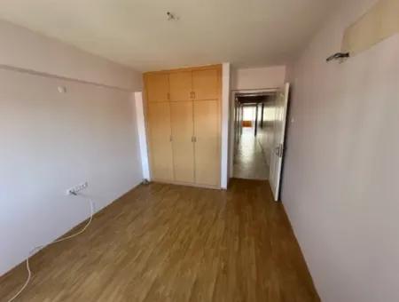 Spacious With Fully Renovated Mezrat Elevator On The Street In Güzelyali