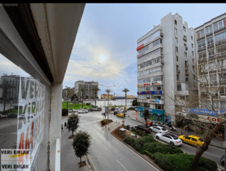 In Alsancak Cumhuriyet Square, On Cumhuriyet Boulevard, İşbank, Tskb, Fibabank, Soupci İsmet, In An Easy-To-Reach Location, Rental Office,