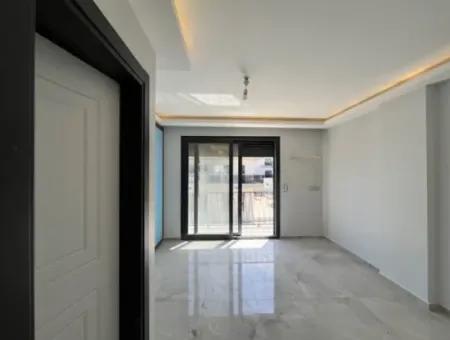 3 In 1 Brand New Villa With Closed Kitchen In Seferihisar Center