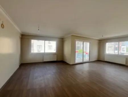 Near Seferihisar Courthouse, Corner Location, 175M2, Apartment For Sale With Closed Kitchen