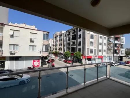 Near Seferihisar Courthouse, Corner Location, 175M2, Apartment For Sale With Closed Kitchen