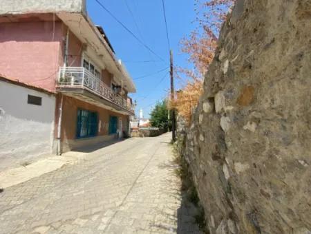 2 Floors Zoned, 170M2 Land For Sale In Seferihisar Çolakibrahim