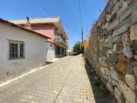 2 Floors Zoned, 170M2 Land For Sale In Seferihisar Çolakibrahim