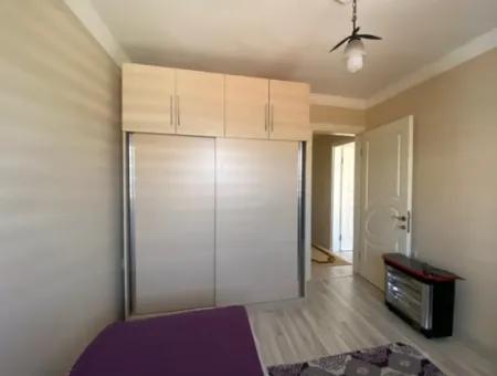 Apartment For Sale In Seferihisar Camikebir Neighborhood, 2 Rooms 1 Living Room, Closed Kitchen