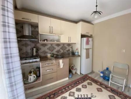 Apartment For Sale In Seferihisar Camikebir Neighborhood, 2 Rooms 1 Living Room, Closed Kitchen