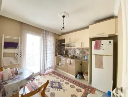 Apartment For Sale In Seferihisar Camikebir Neighborhood, 2 Rooms 1 Living Room, Closed Kitchen