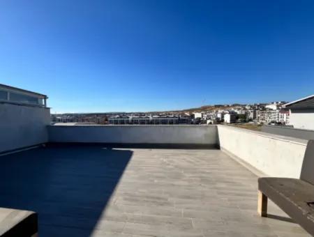 5 In 1, 240M2 Double Terrace Duplex Apartment Near Seferihisar Courthouse