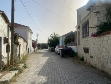 295M2 Land For Sale Suitable For Investment In Seferihisar Ulamış Neighborhood