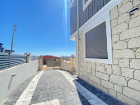 3 1 Duplex Villa For Sale With Sea View Pool And Parking Lot In Seferihisar Akarcada