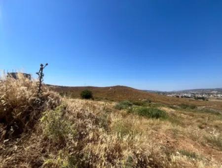 Land For Sale In Seferihisar Çevrekent Complex With Villa Zoning