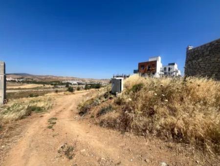 Land For Sale In Seferihisar Çevrekent Complex With Villa Zoning