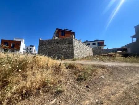 Land For Sale In Seferihisar Çevrekent Complex With Villa Zoning