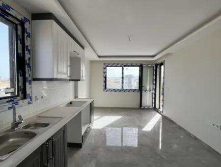 Luxury And Comfortable Life In The Gözsüzler Region: 2 1 Discrete Layout Apartment