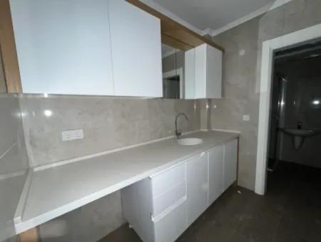 Spacious And Modern Apartment For Sale In The Heart Of Seferihisar, Next To The Courthouse!