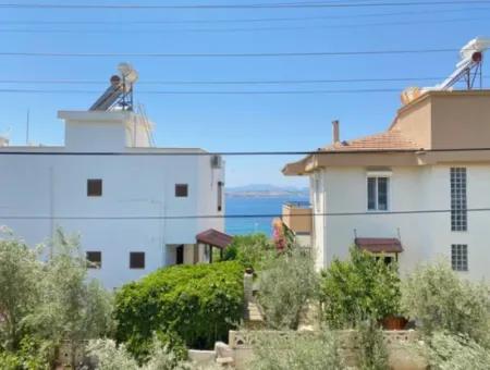 Within Walking Distance Of The Sea In Seferihisar Akarcada, 3 1 Cottage For Sale