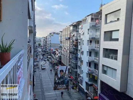 Apartment For Sale On Alsancak Kıbrıs Şehitleri Street, Near Gratis, Watsons, Vodafone, Mions, In An Easy-To-Describe And Accessible Location