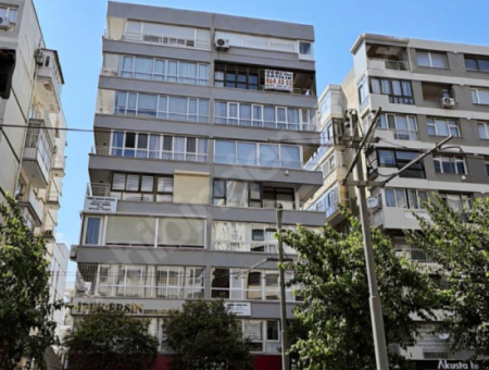 Flat For Sale On Alsancak Poet Eşref Boulevard With Fair View