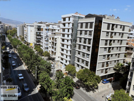 Flat For Sale On Alsancak Poet Eşref Boulevard With Fair View