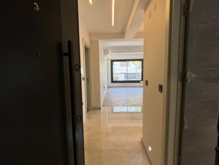 Apartment For Rent In A Brand New Building With Parking In Karşıyaka Bahçelievler