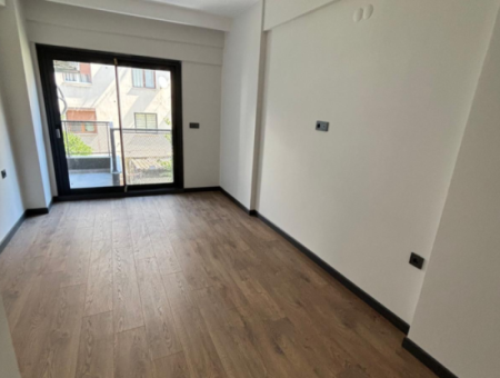 Apartment For Rent In A Brand New Building With Parking In Karşıyaka Bahçelievler