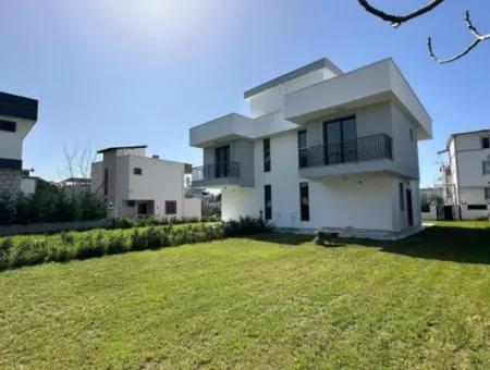 3 In 1 Duplex Villa For Sale In Seferihisar Akarca, 100 M To The Sea, With Large Garden