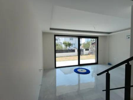 3 In 1 Duplex Villa For Sale In Seferihisar Akarca, 100 M To The Sea, With Large Garden